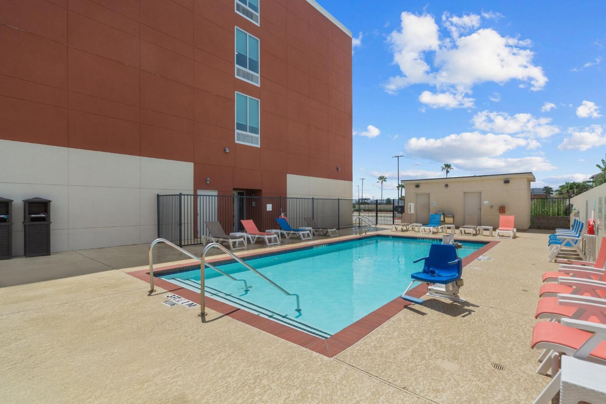 Holiday Inn Express & Suites - Houston Nasa - Boardwalk Area By Ihg Seabrook Zewnętrze zdjęcie